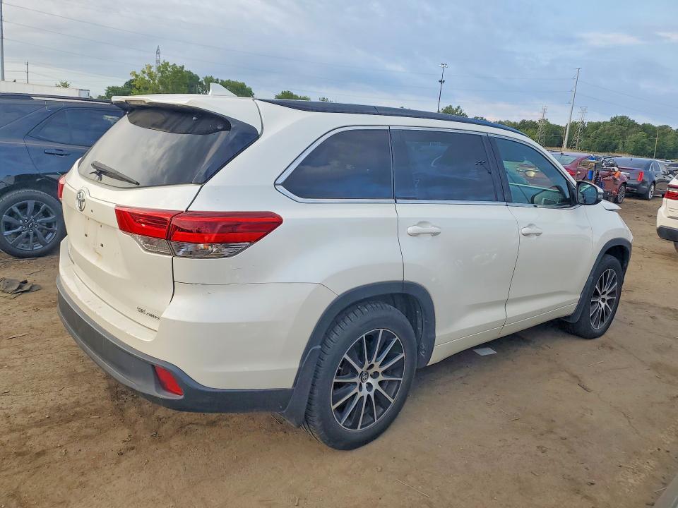 2018 TOYOTA HIGHLANDER SE — Фото 3 из 13