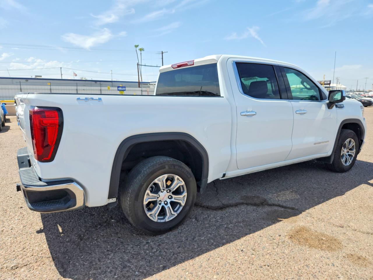 2025 GMC SIERRA K1500 SLT — Фото 3 из 12