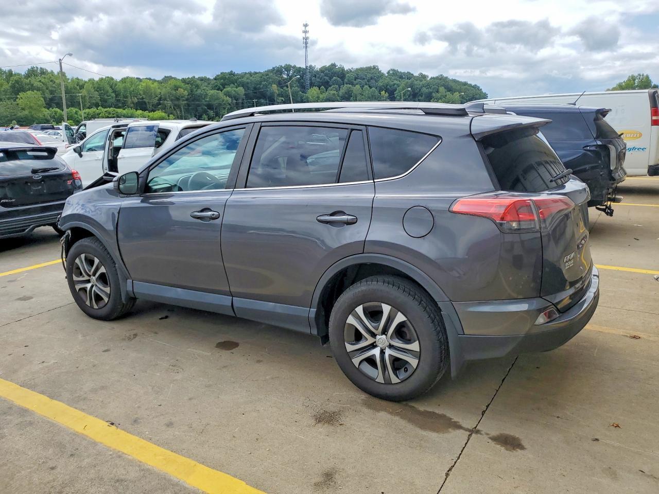 2018 TOYOTA RAV4 LE — Фото 2 из 14