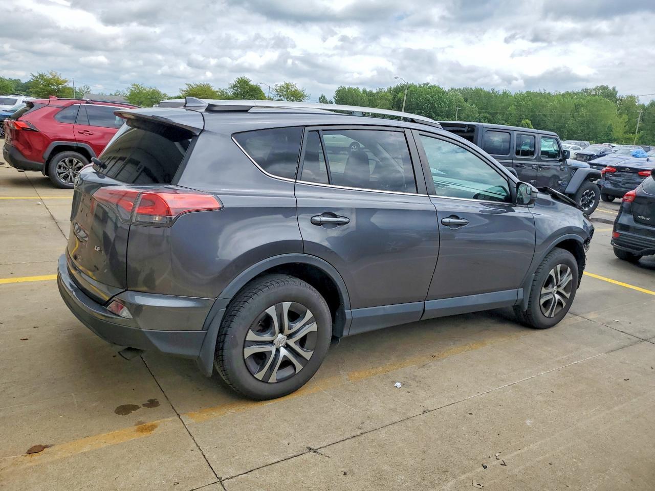 2018 TOYOTA RAV4 LE — Фото 3 из 14