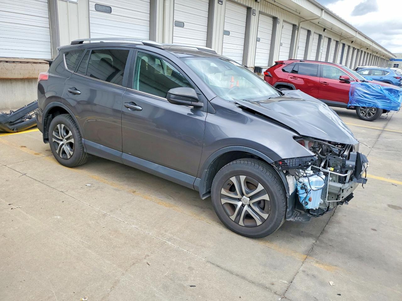 2018 TOYOTA RAV4 LE — Фото 4 из 14