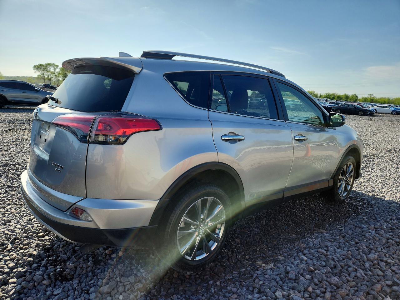 2018 TOYOTA RAV4 LIMITED — Фото 3 из 13