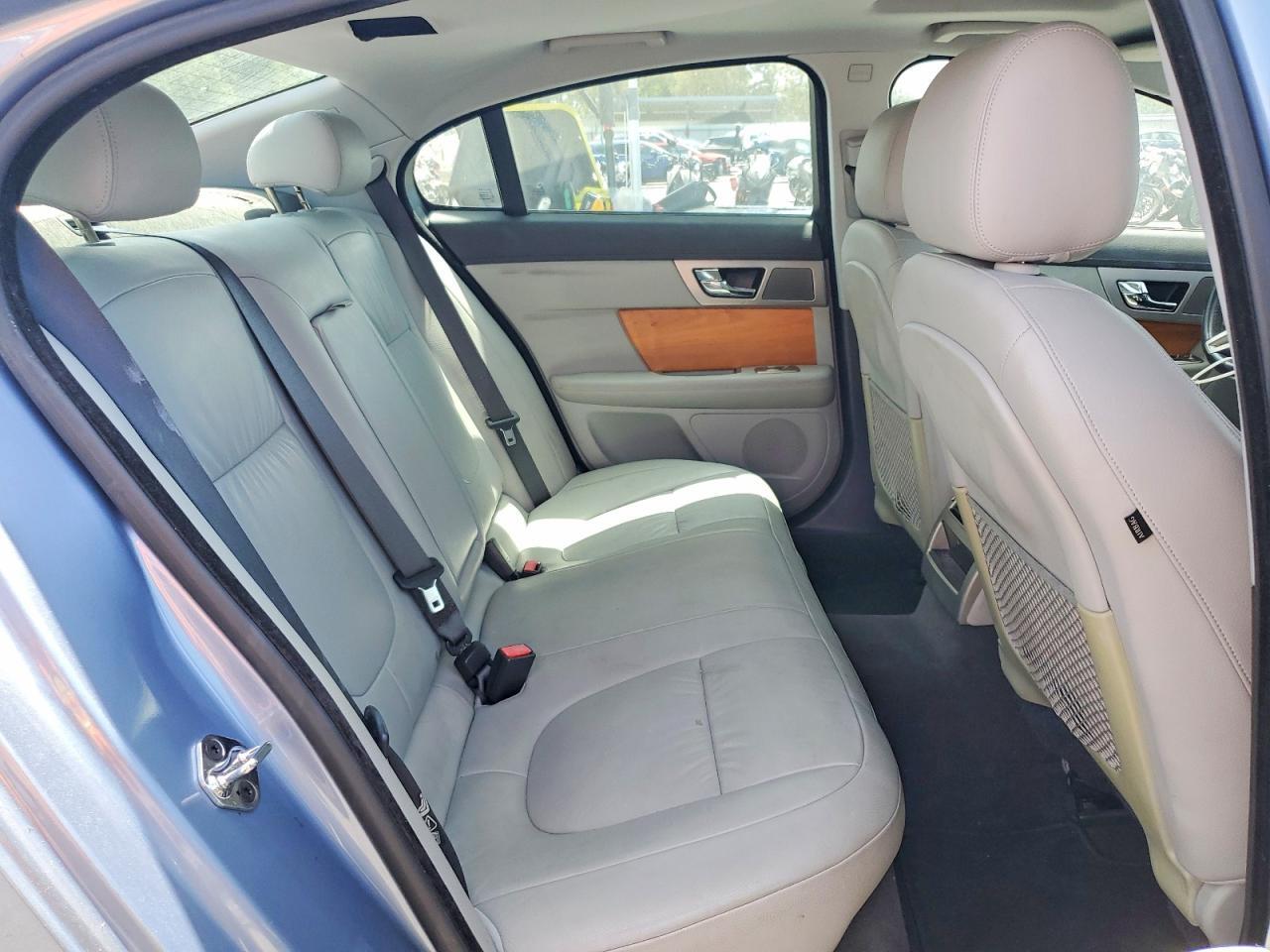 2009 JAGUAR XF LUXURY — Фото 10 из 12