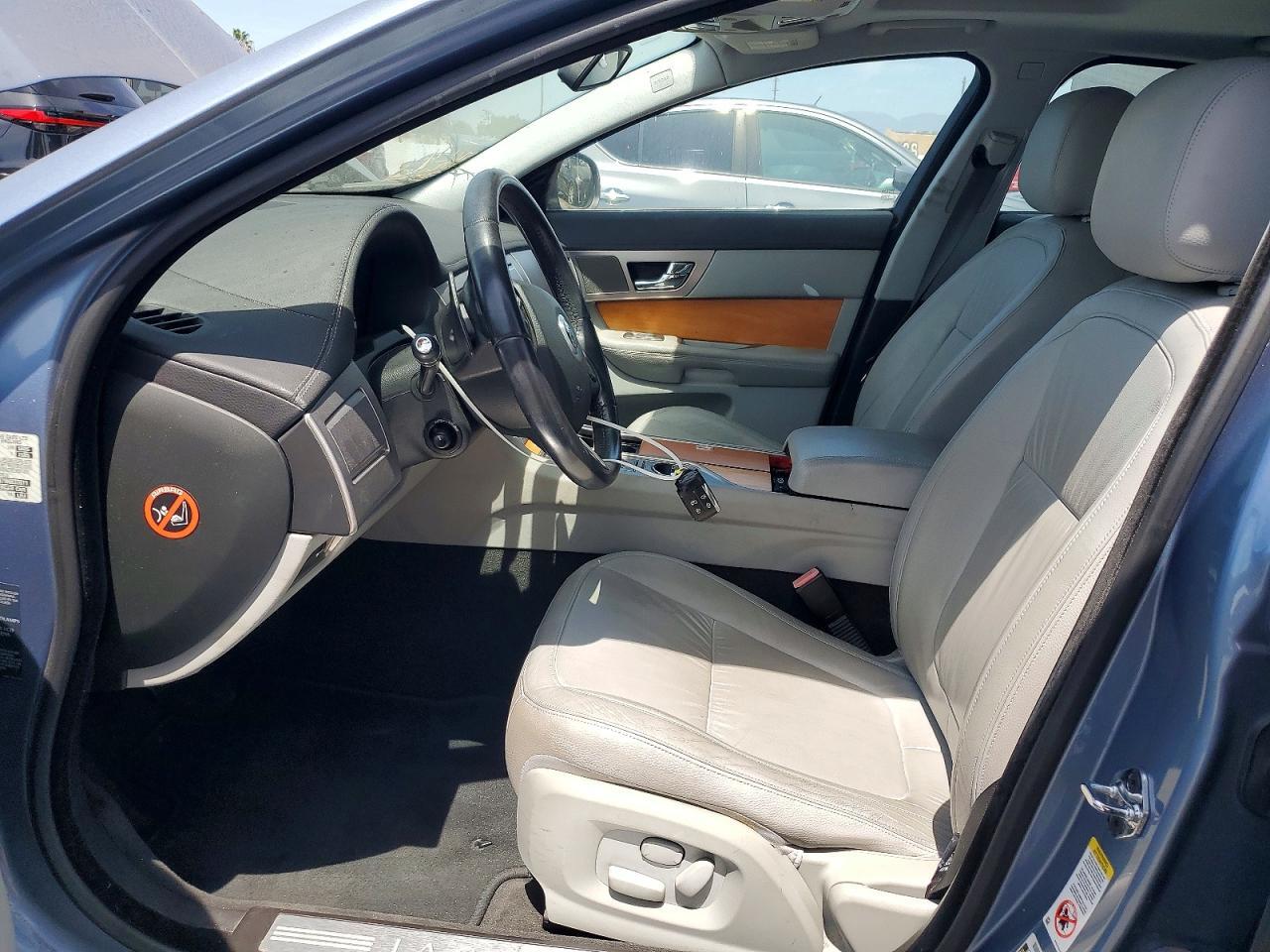 2009 JAGUAR XF LUXURY — Фото 7 из 12