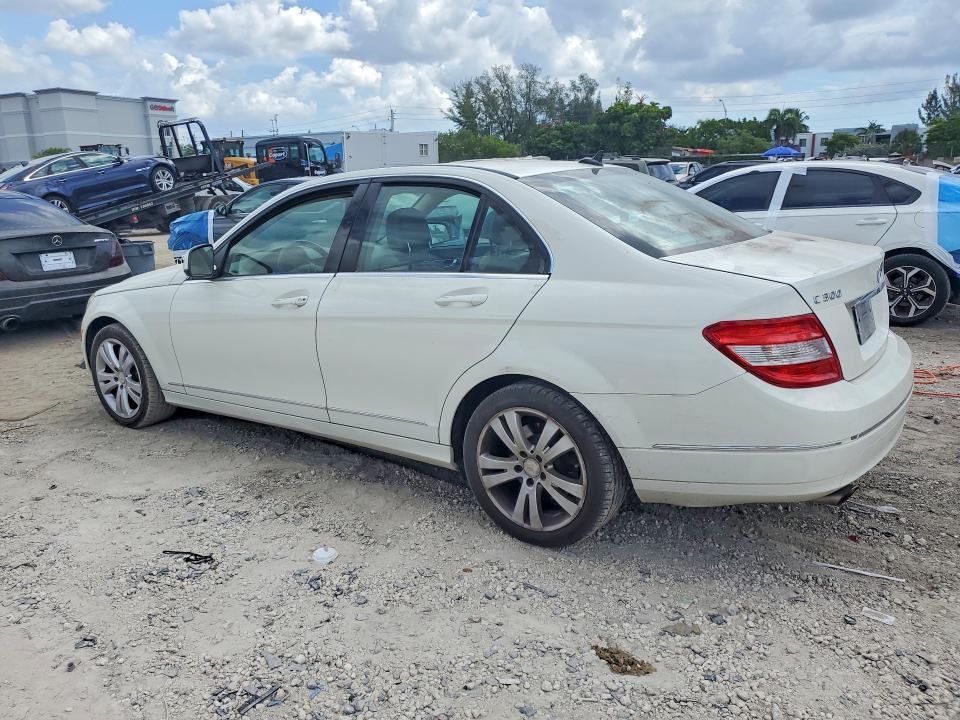 2009 MERCEDES-BENZ C 300 — Фото 2 из 12