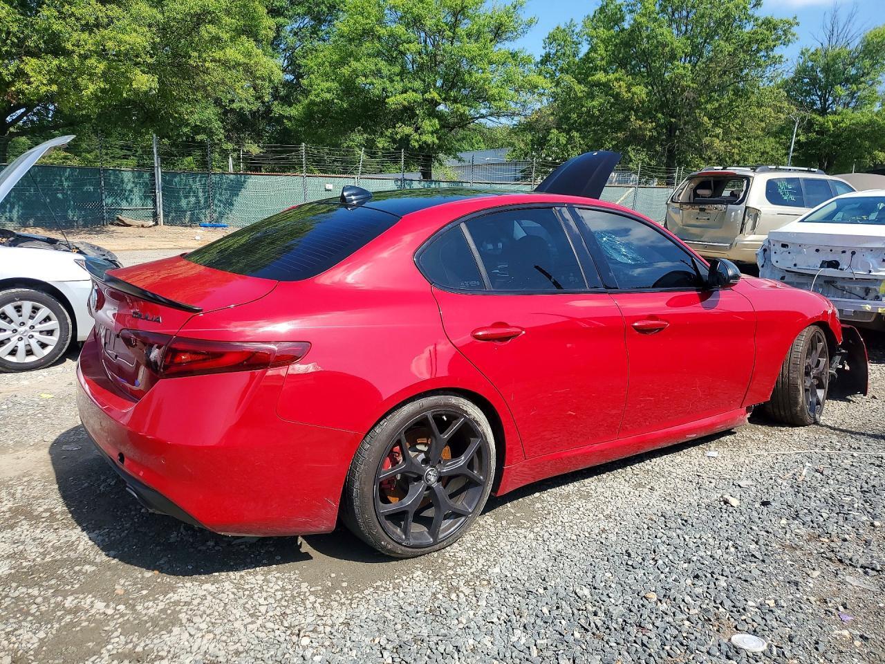 2019 ALFA ROMEO GIULIA TI — Фото 3 из 12