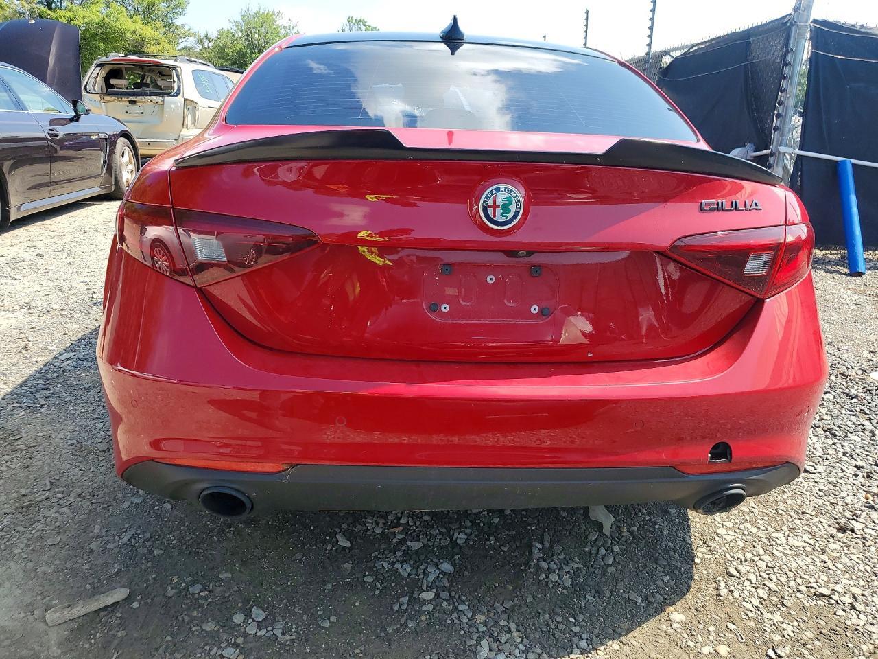 2019 ALFA ROMEO GIULIA TI — Фото 6 из 12