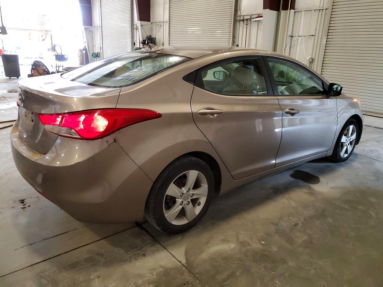 2013 HYUNDAI ELANTRA GLS — Фото 3 из 12