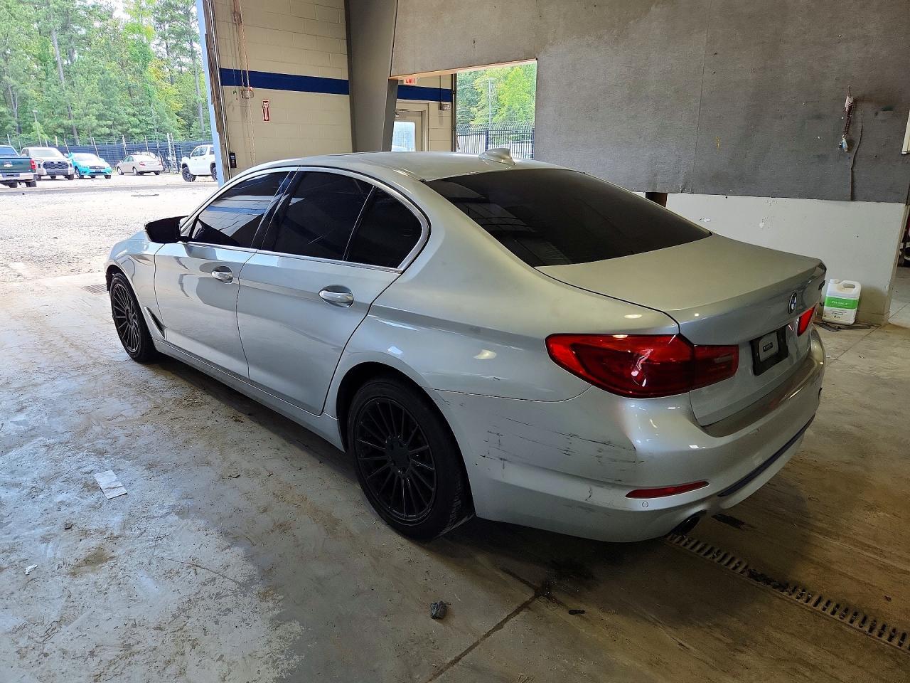 2019 BMW 530 I — Фото 2 из 12