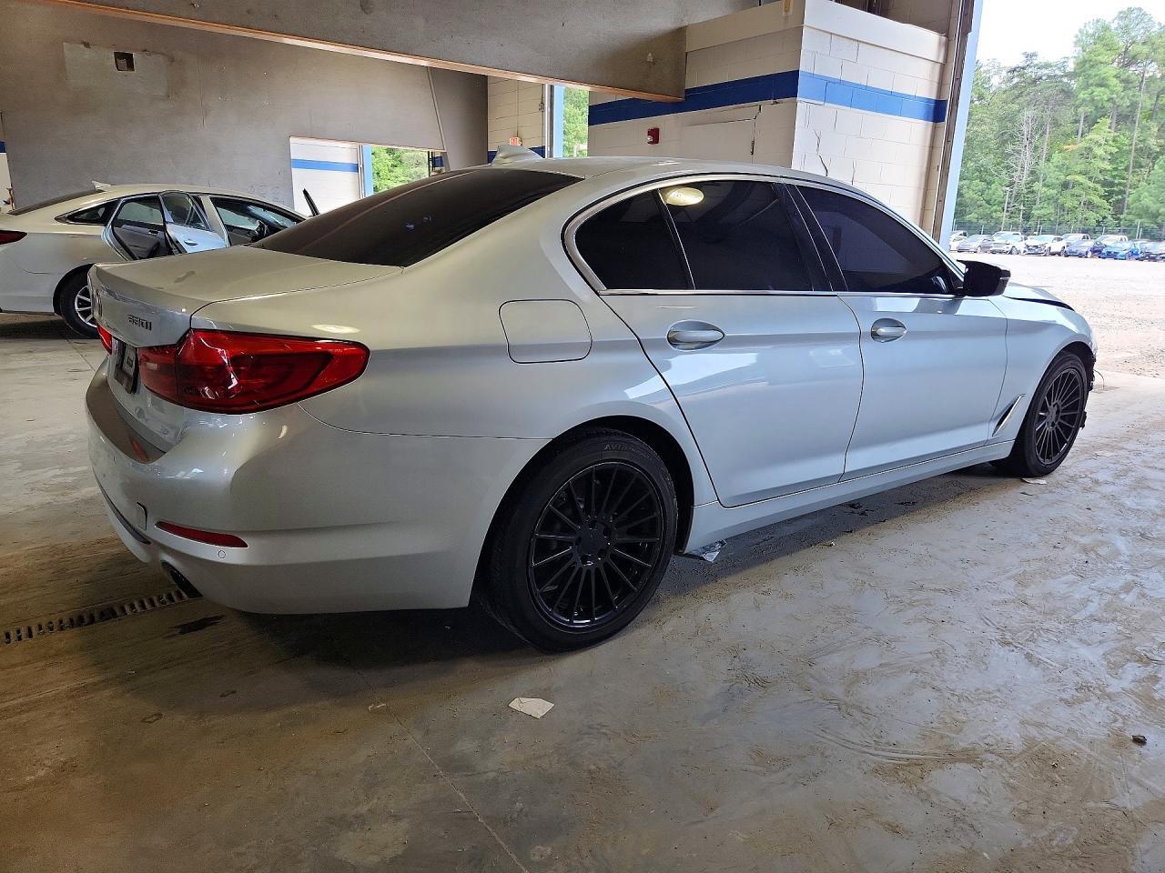 2019 BMW 530 I — Фото 3 из 12