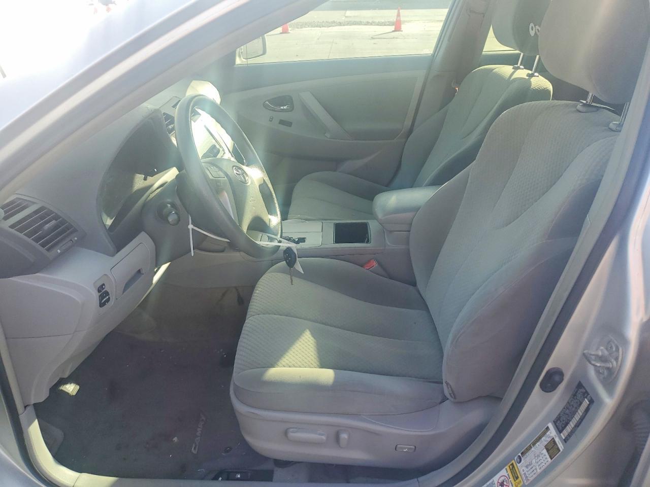 2009 TOYOTA CAMRY LE — Фото 7 из 12