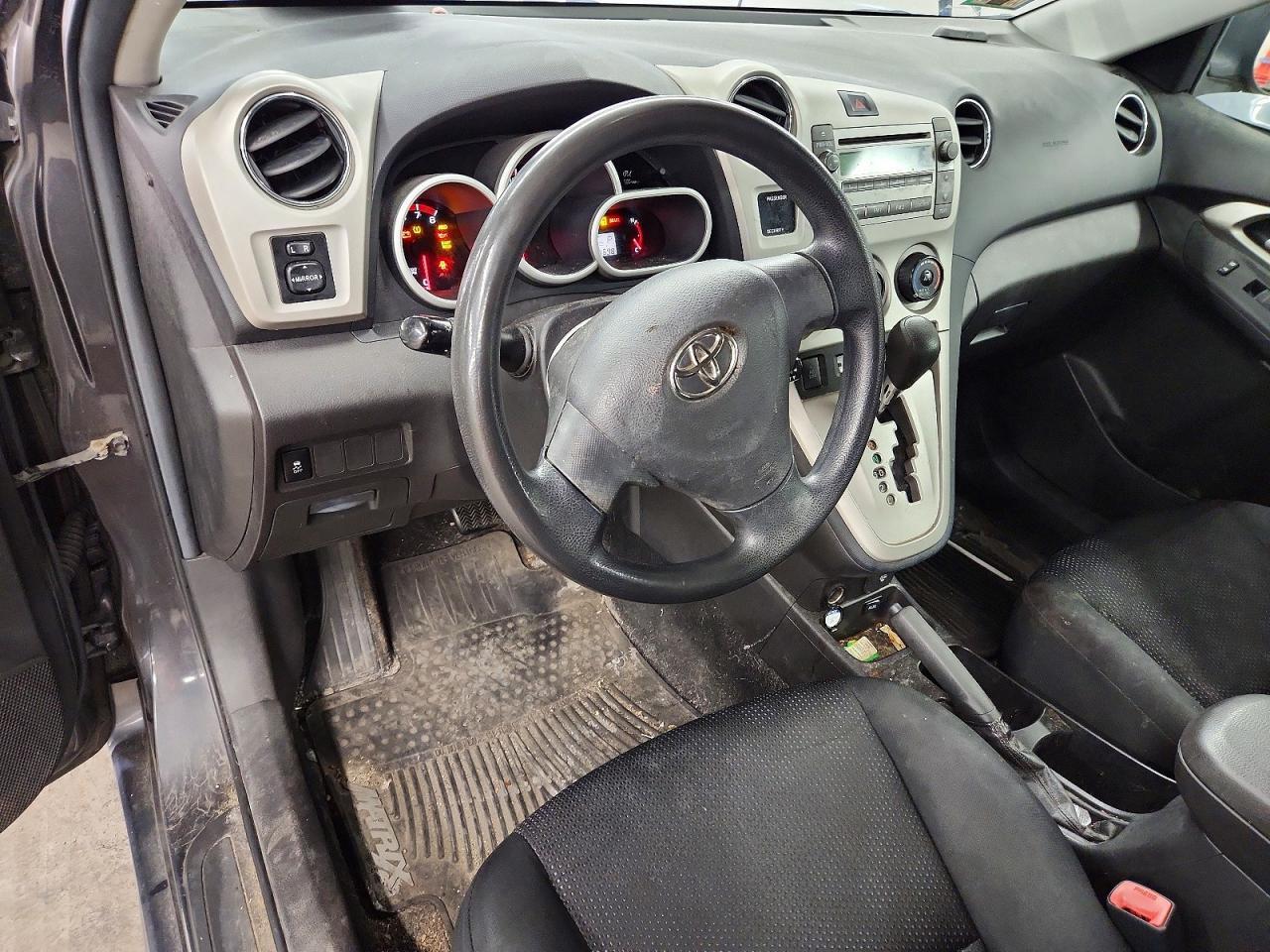 2009 TOYOTA COROLLA MATRIX S — Фото 8 из 12