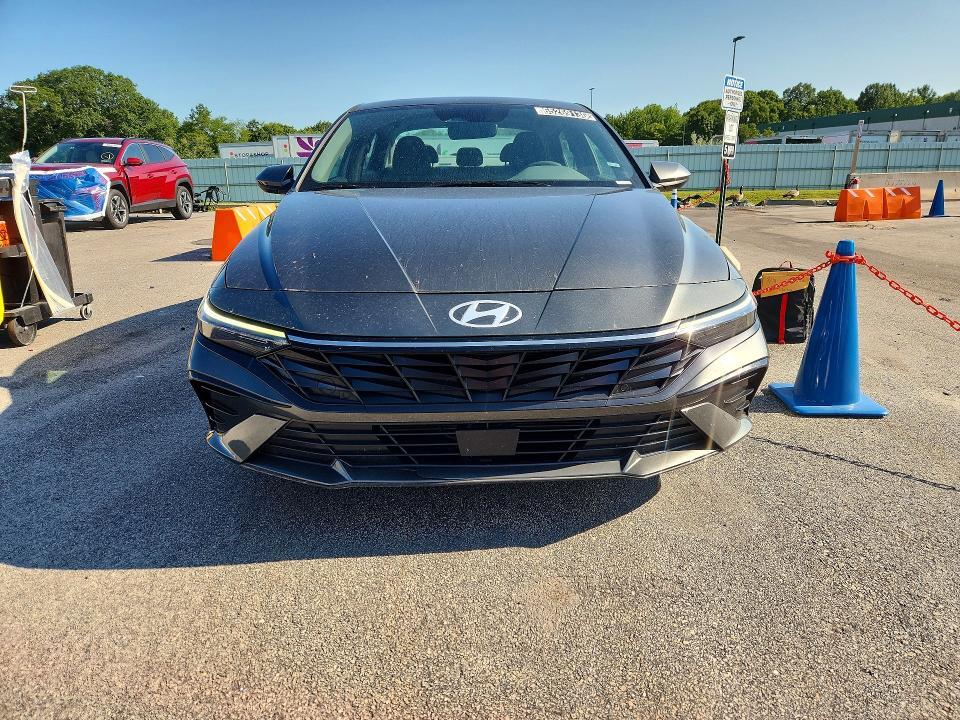 2025 HYUNDAI ELANTRA SEL — Фото 5 из 12