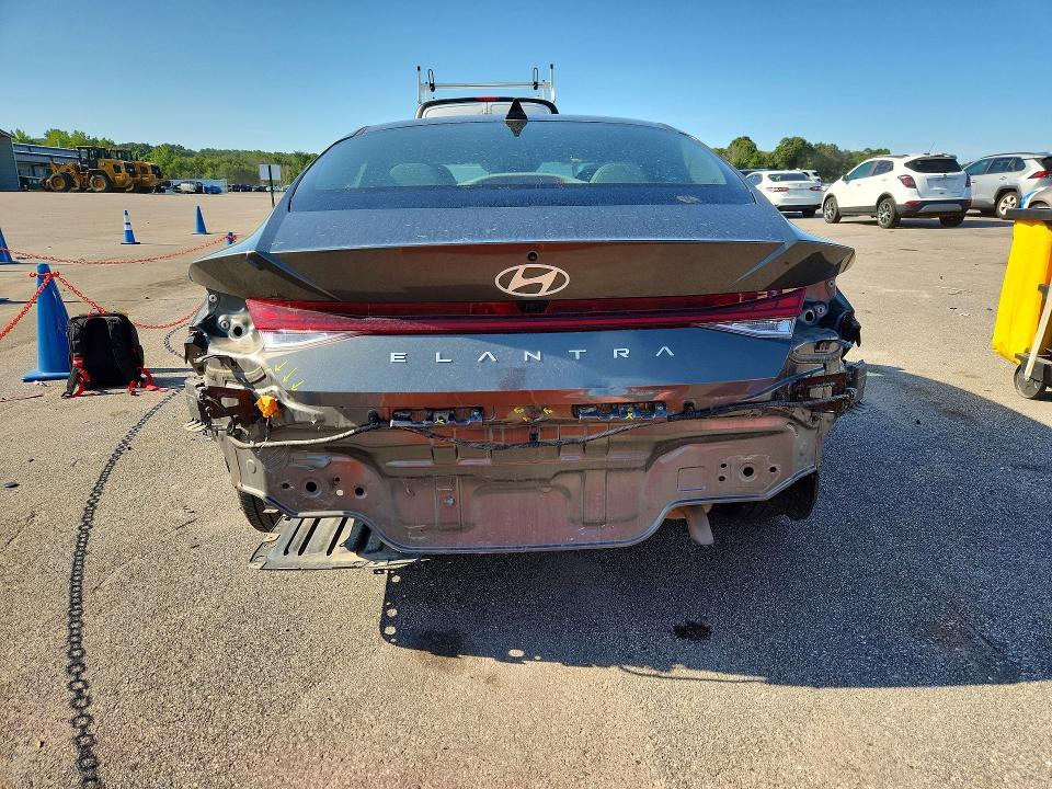 2025 HYUNDAI ELANTRA SEL — Фото 6 из 12