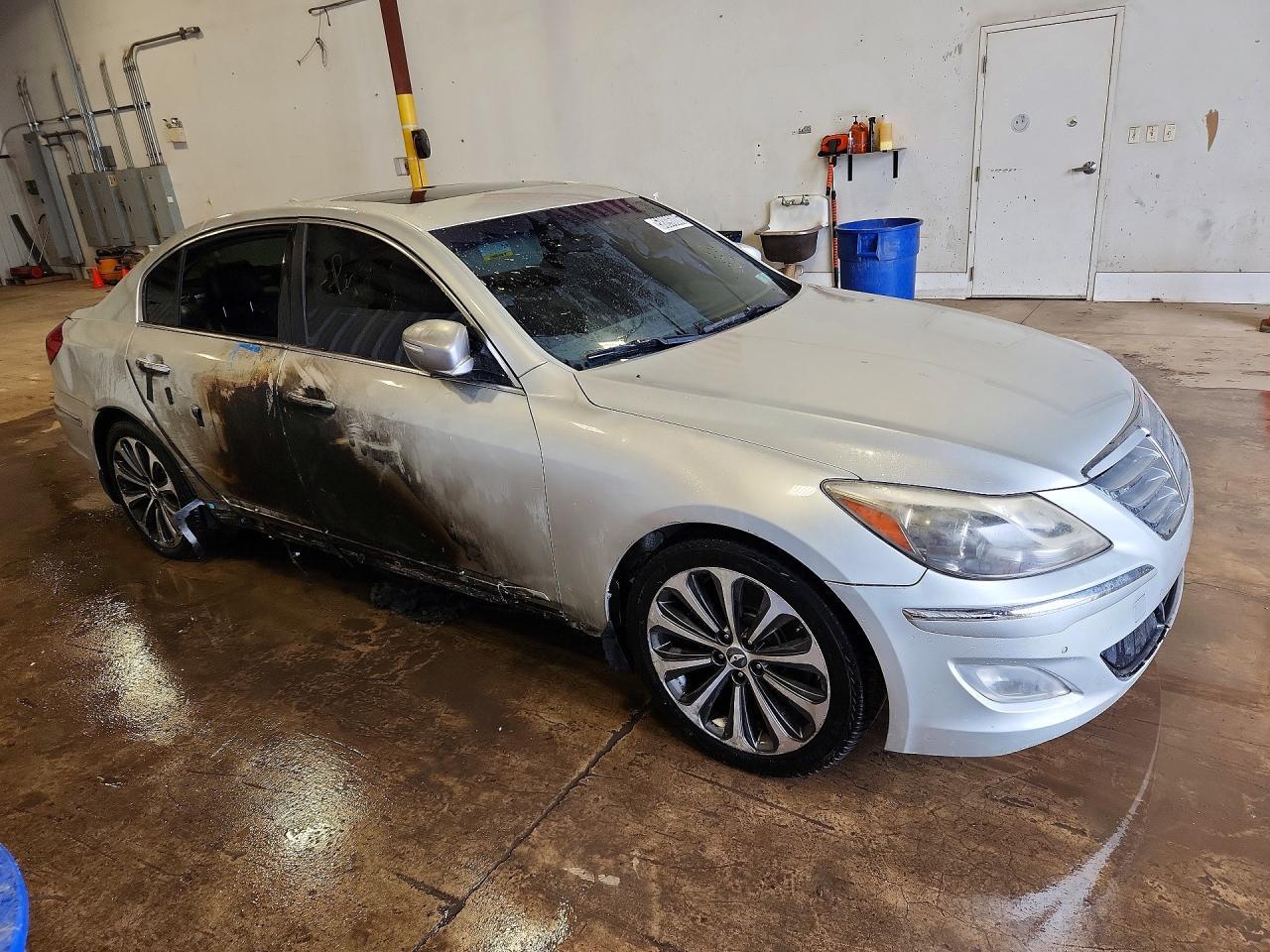 2013 HYUNDAI GENESIS 5.0L — Фото 4 из 12