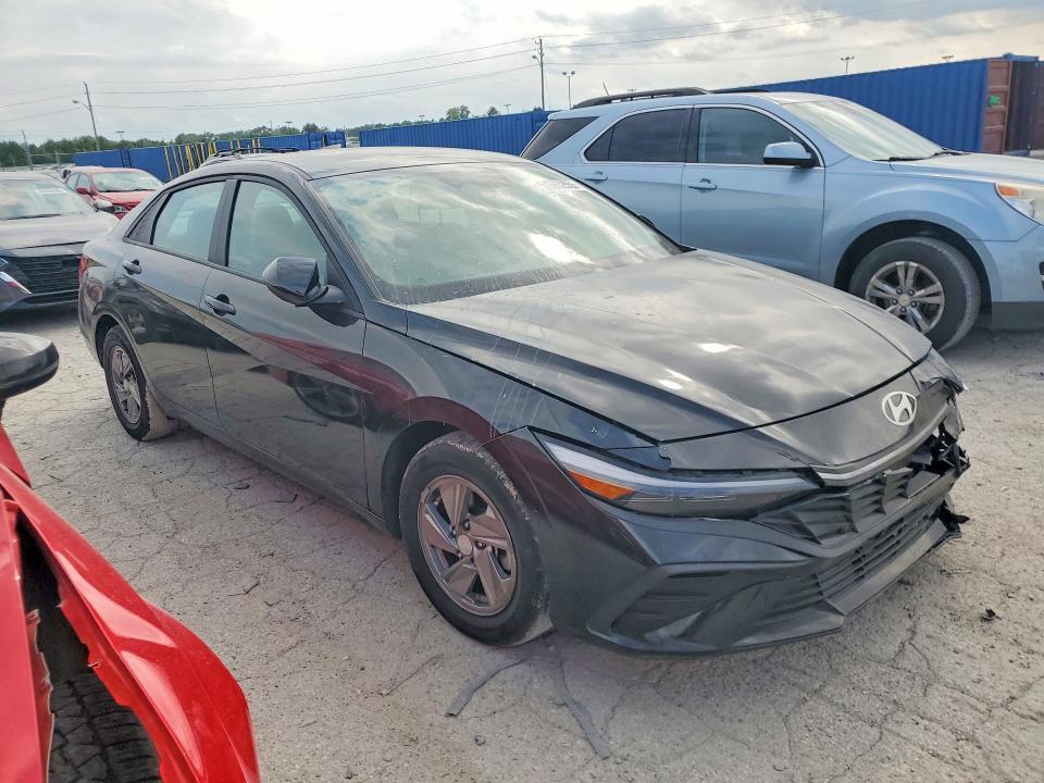 2025 HYUNDAI ELANTRA SE — Фото 4 из 12