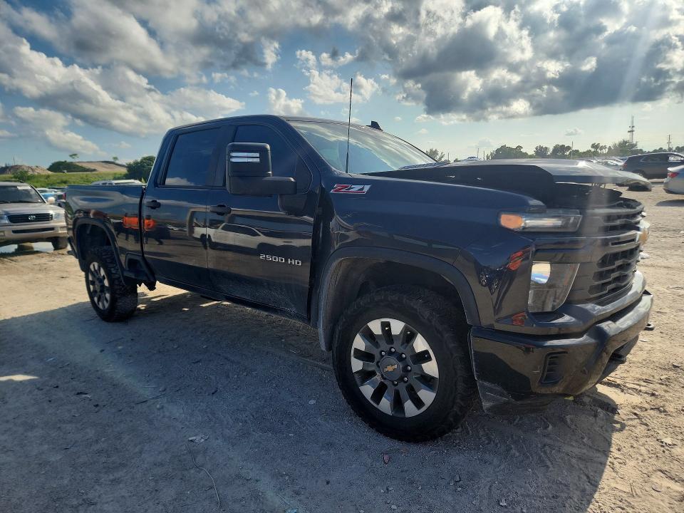 2024 CHEVROLET SILVERADO K2500 CUSTOM — Фото 4 из 12