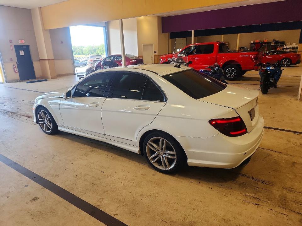 2013 MERCEDES-BENZ C 300 4MATIC — Фото 2 из 12