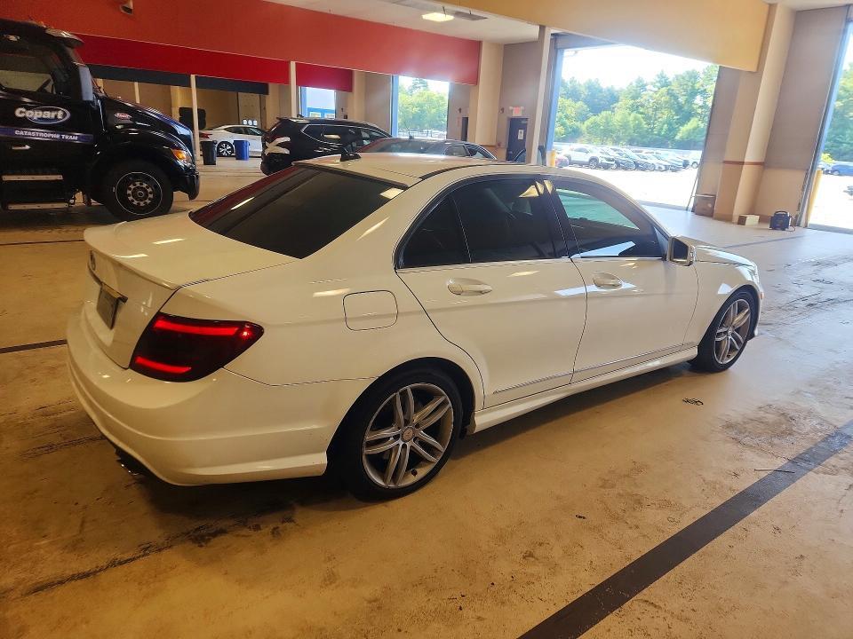 2013 MERCEDES-BENZ C 300 4MATIC — Фото 3 из 12