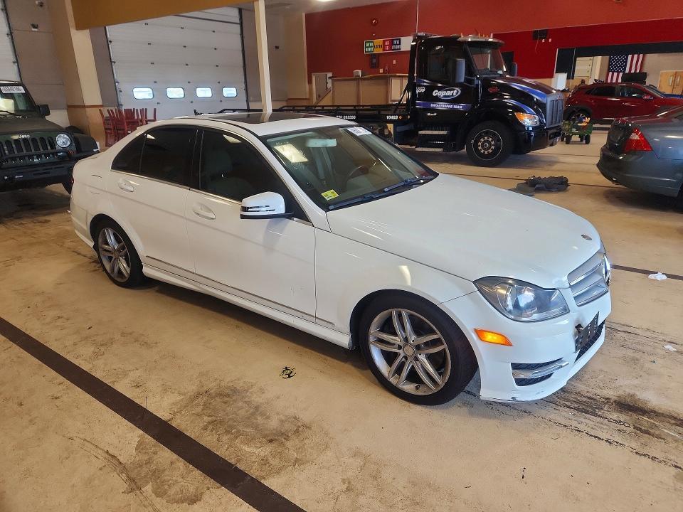 2013 MERCEDES-BENZ C 300 4MATIC — Фото 4 из 12