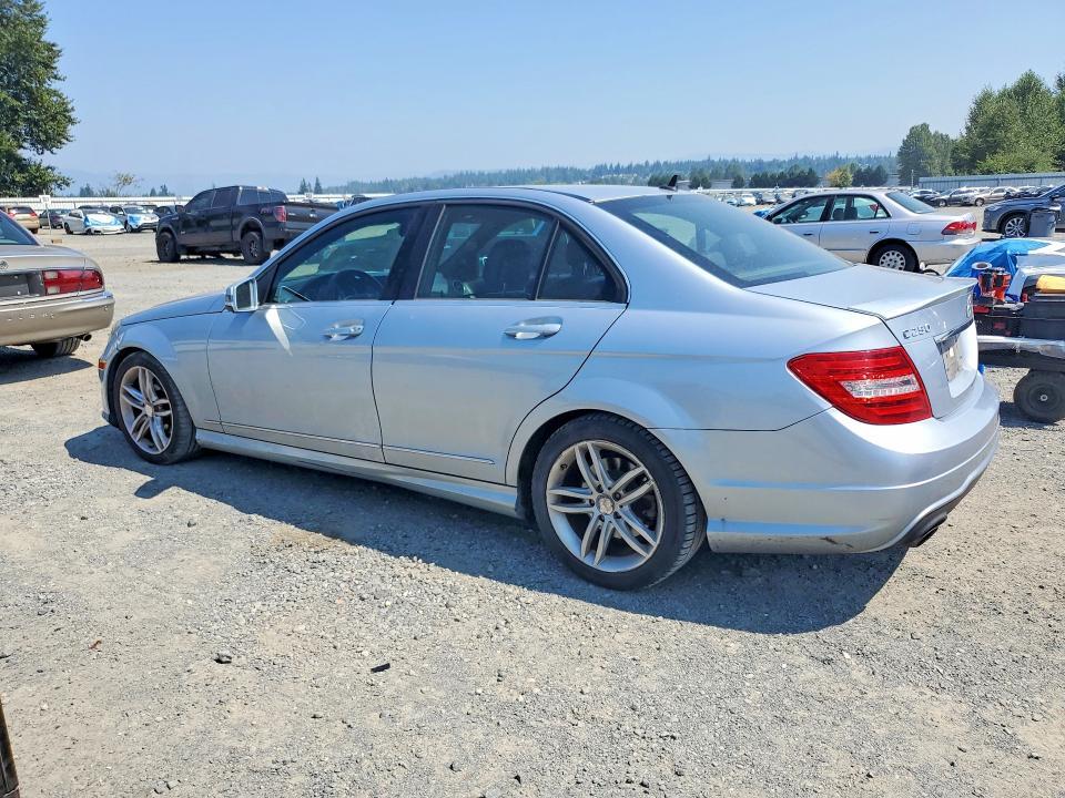 2013 MERCEDES-BENZ C 250 — Фото 2 из 12