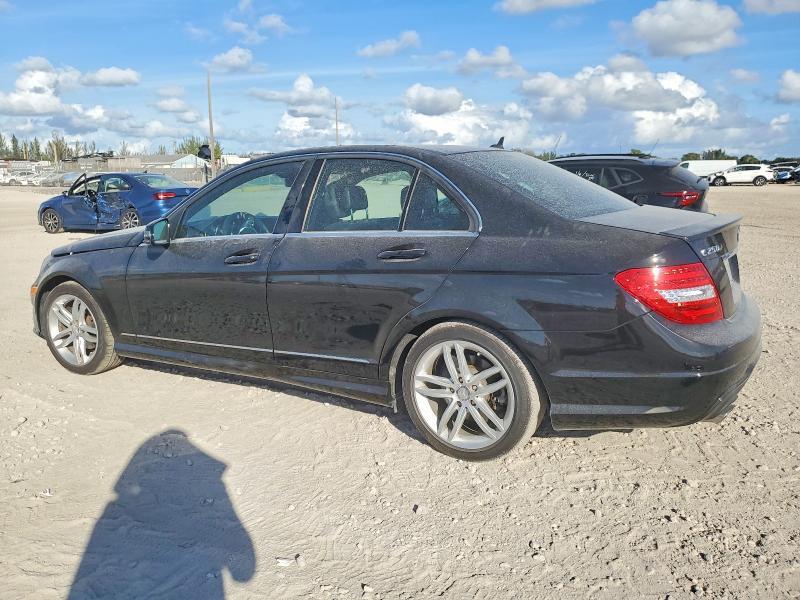2013 MERCEDES-BENZ C 250 — Фото 2 из 14