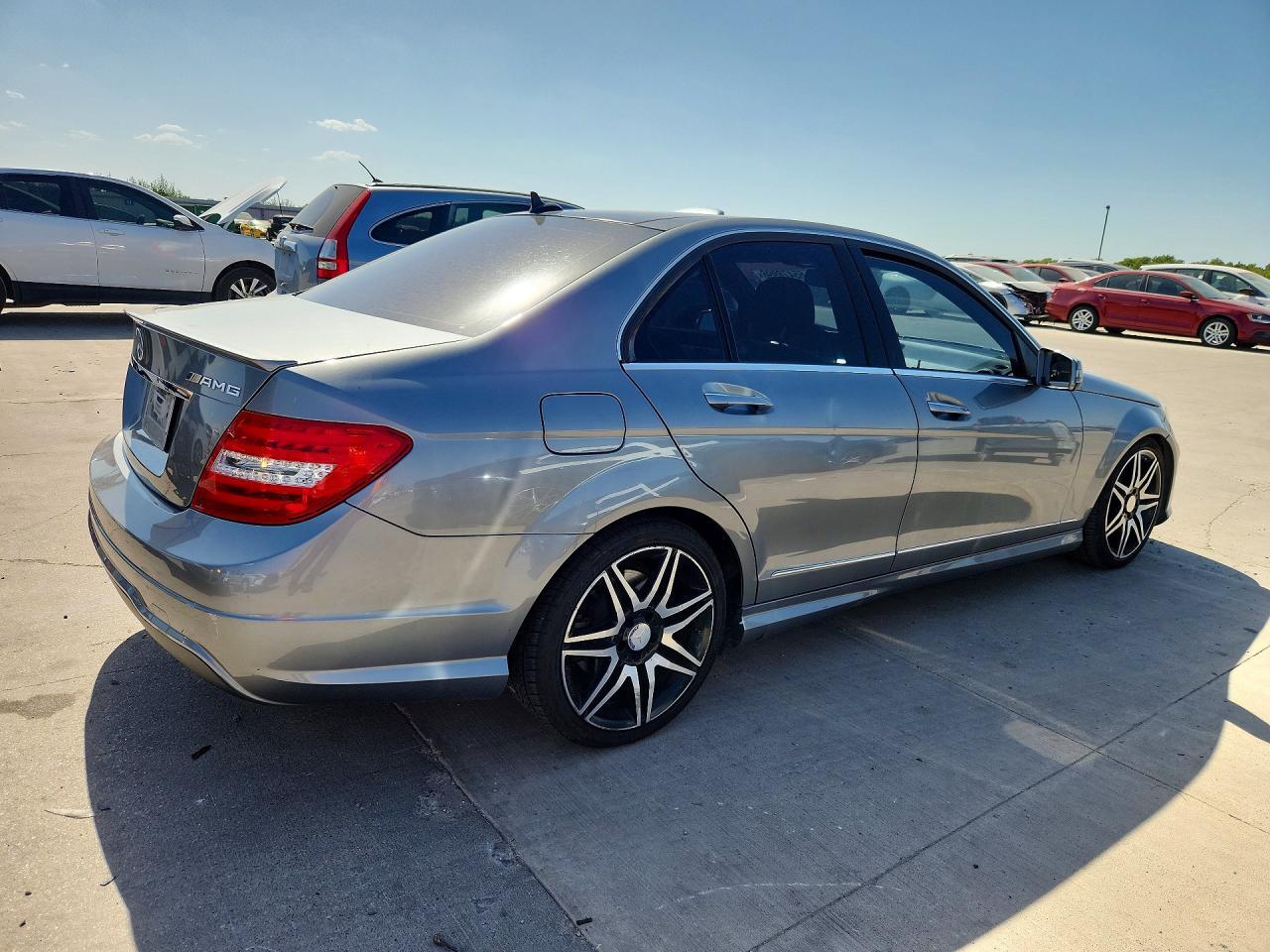 2013 MERCEDES-BENZ C 250 — Фото 3 из 12