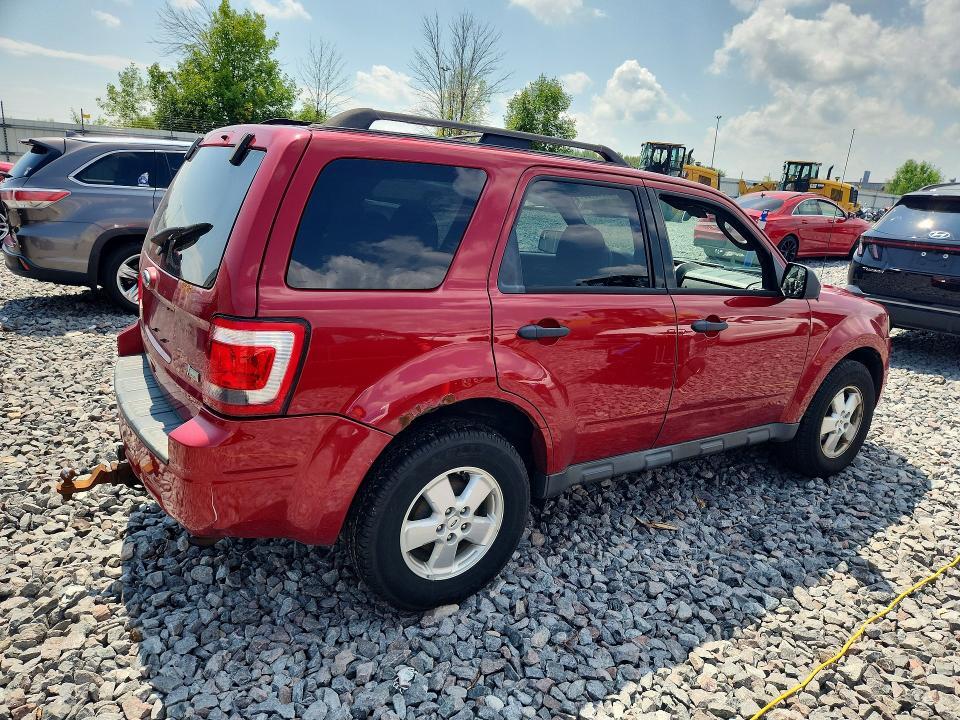 2010 FORD ESCAPE XLT — Фото 3 из 12