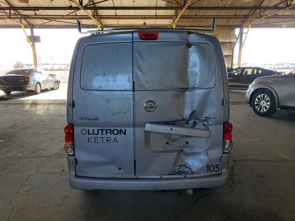 2013 NISSAN NV200 S — Фото 6 из 12