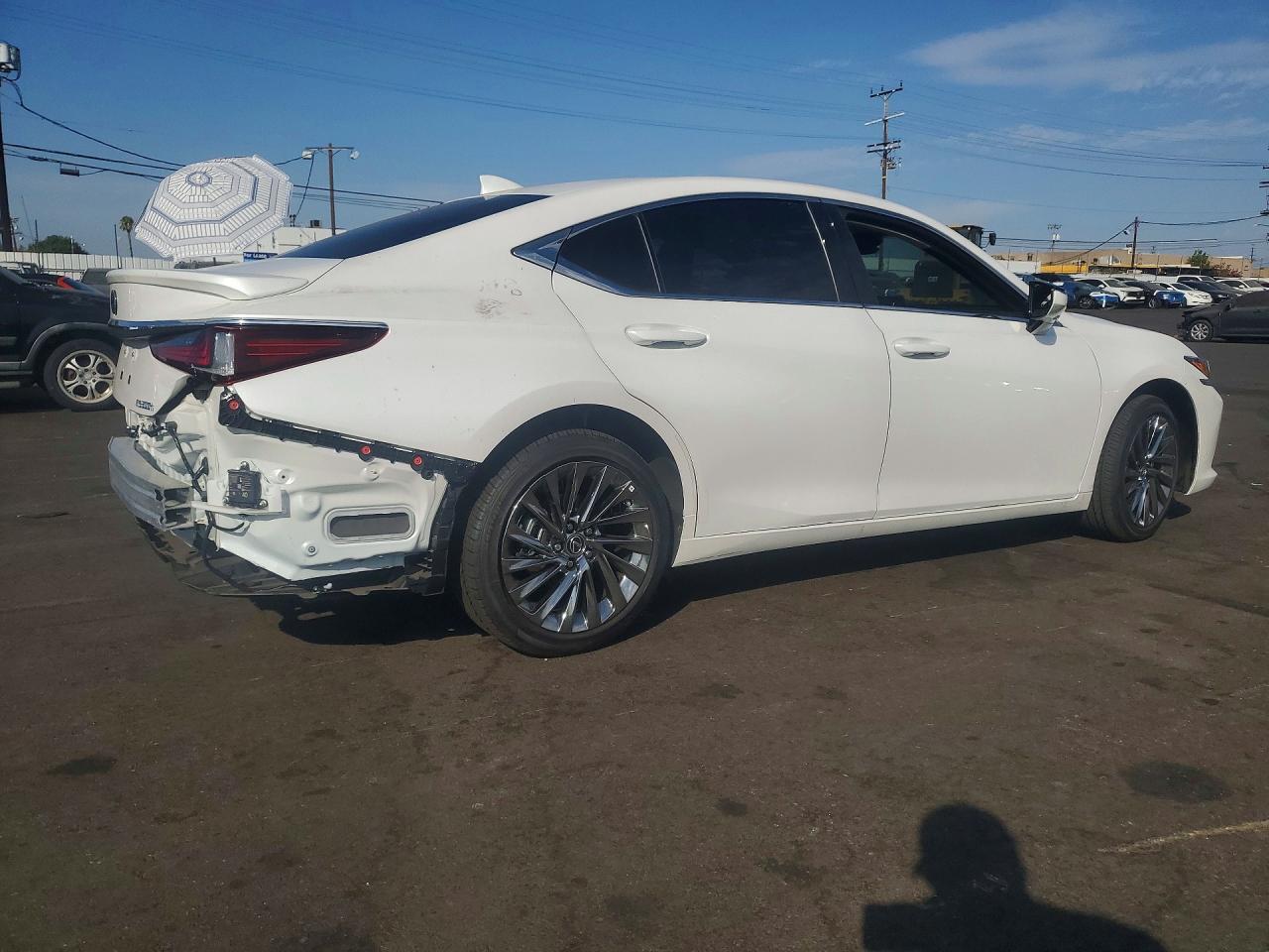 2025 LEXUS ES 300H LUXURY — Фото 3 из 12