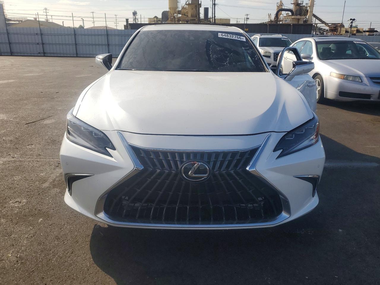 2025 LEXUS ES 300H LUXURY — Фото 5 из 12