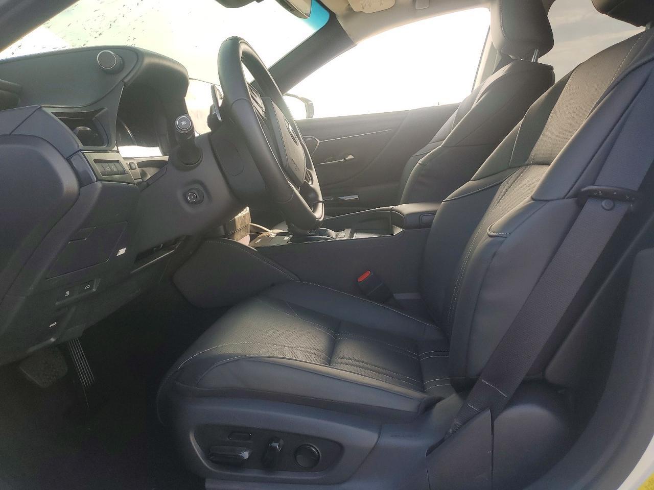 2025 LEXUS ES 300H LUXURY — Фото 7 из 12