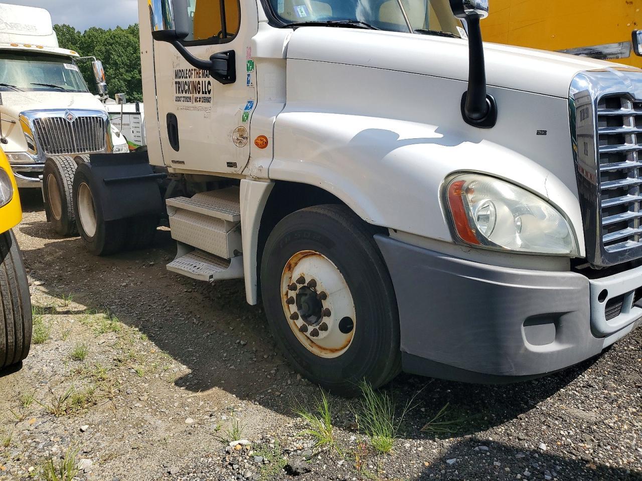 2010 FREIGHTLINER CASCADIA 125 — Фото 12 из 12
