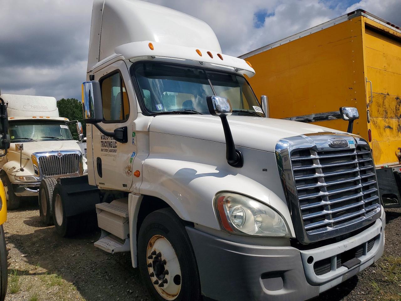 2010 FREIGHTLINER CASCADIA 125 — Фото 4 из 12