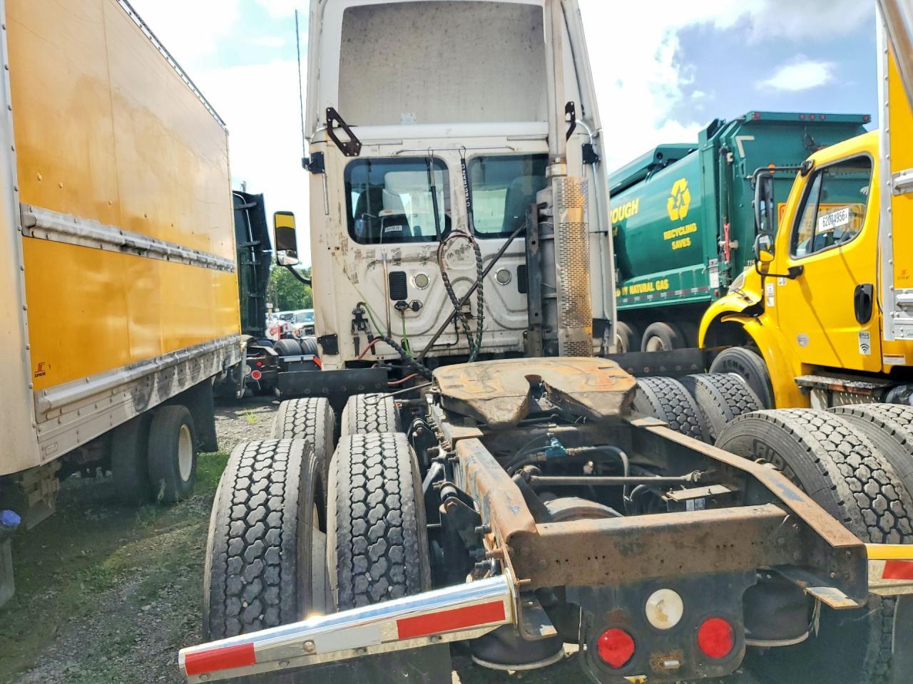 2010 FREIGHTLINER CASCADIA 125 — Фото 6 из 12