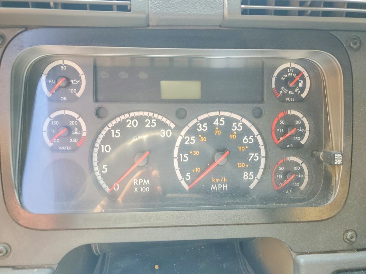 2010 FREIGHTLINER CASCADIA 125 — Фото 9 из 12
