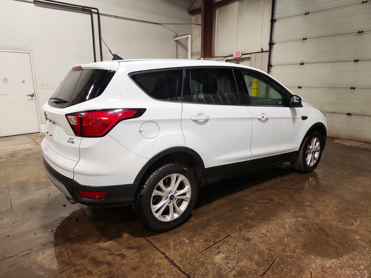 2019 FORD ESCAPE SE — Фото 3 из 13