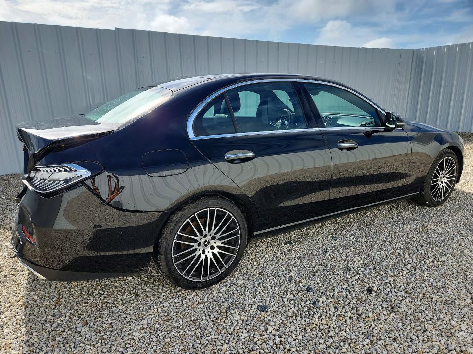 2025 MERCEDES-BENZ C 300 — Фото 3 из 12