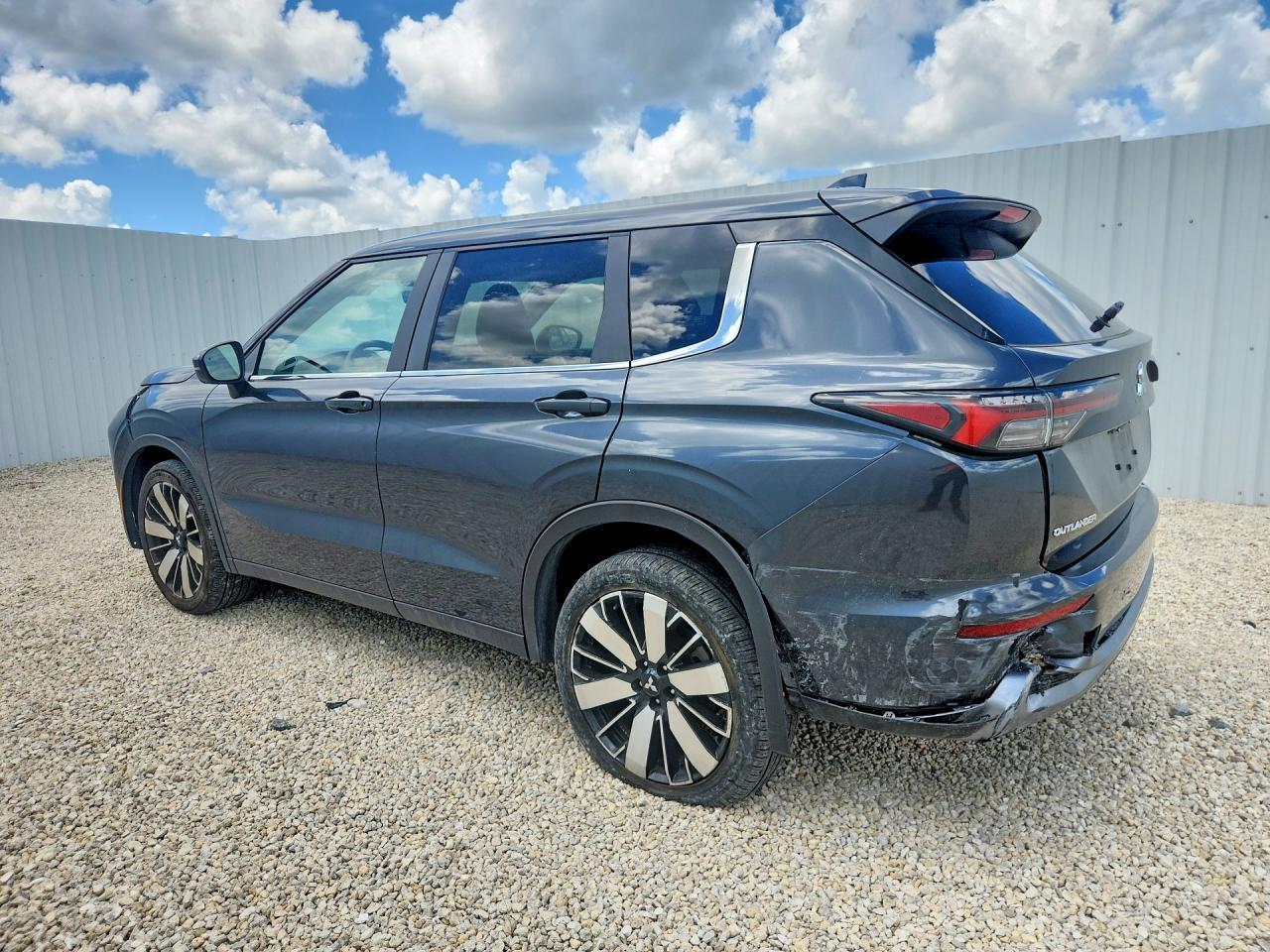 2025 MITSUBISHI OUTLANDER SE — Фото 2 из 13