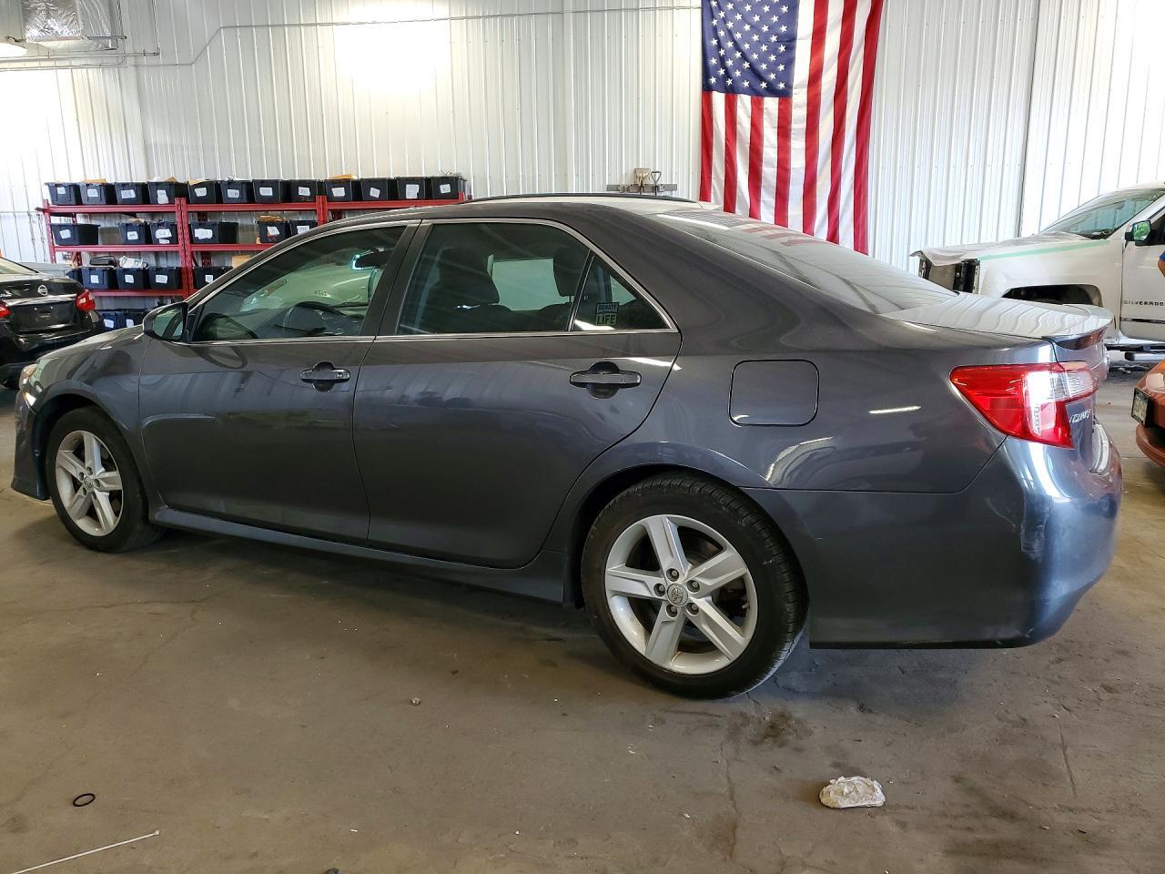 2013 TOYOTA CAMRY SE — Фото 2 из 12