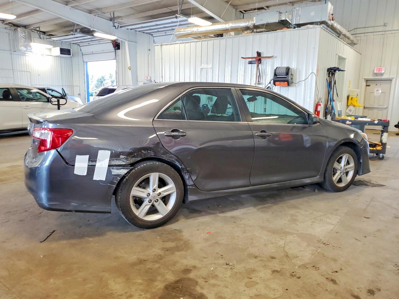 2013 TOYOTA CAMRY SE — Фото 3 из 12