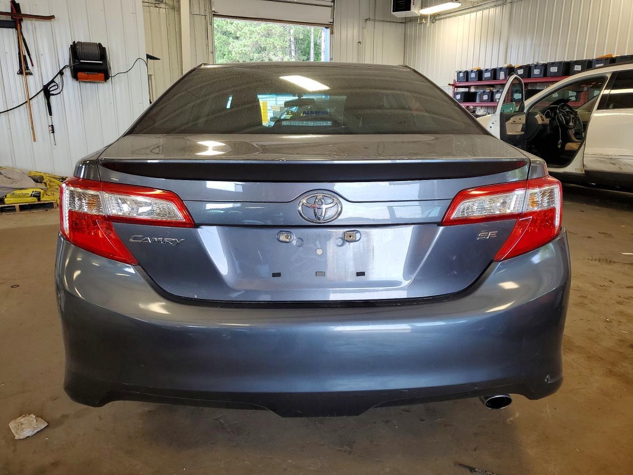 2013 TOYOTA CAMRY SE — Фото 6 из 12