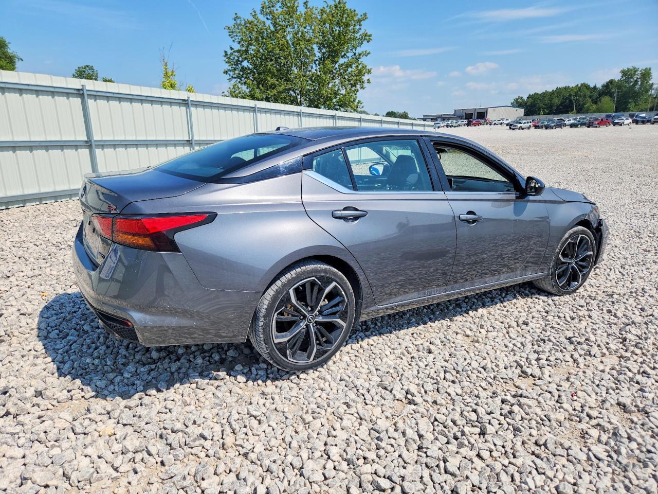 2025 NISSAN ALTIMA SR — Фото 3 из 13