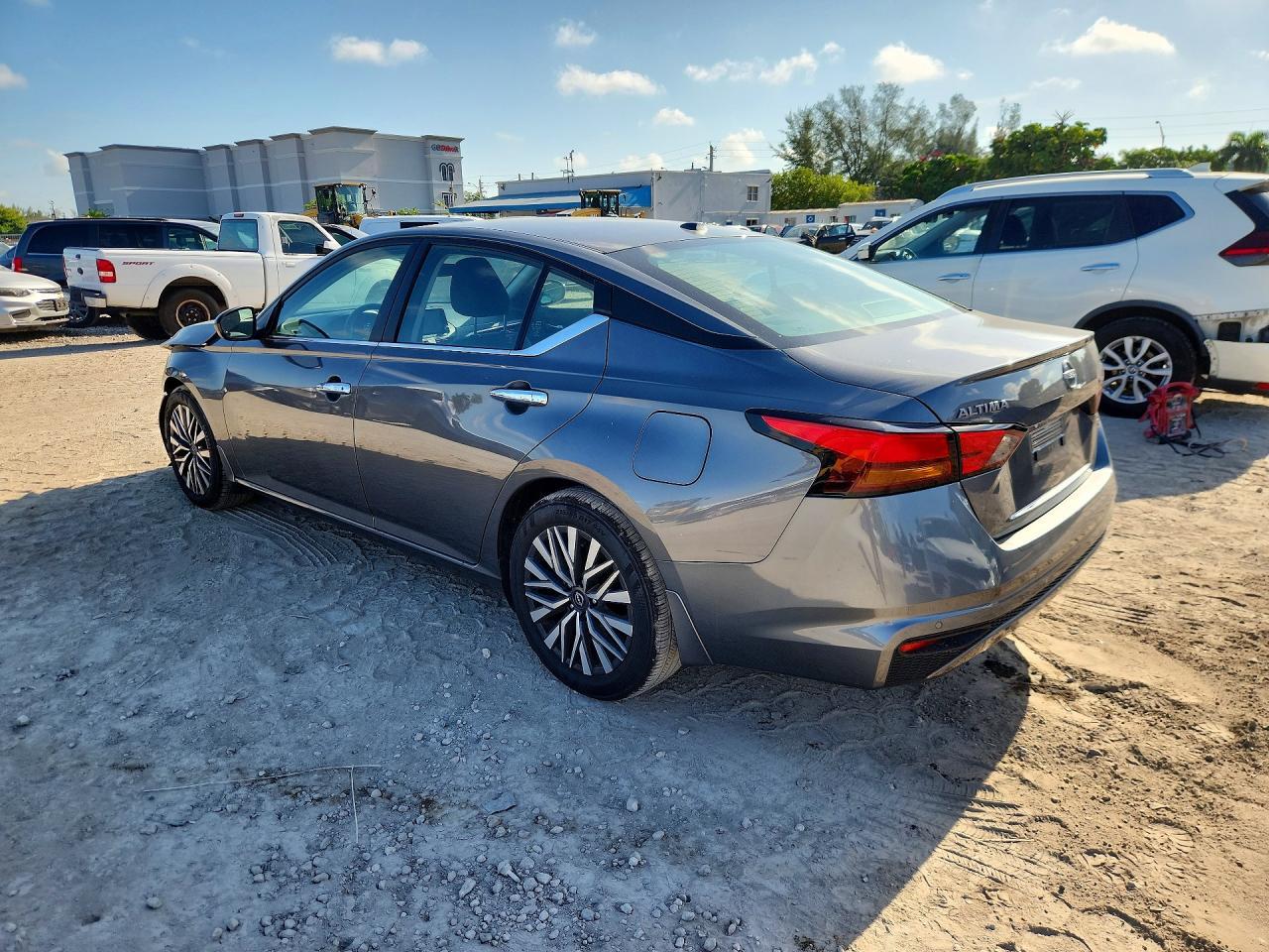 2025 NISSAN ALTIMA SV — Фото 2 из 13