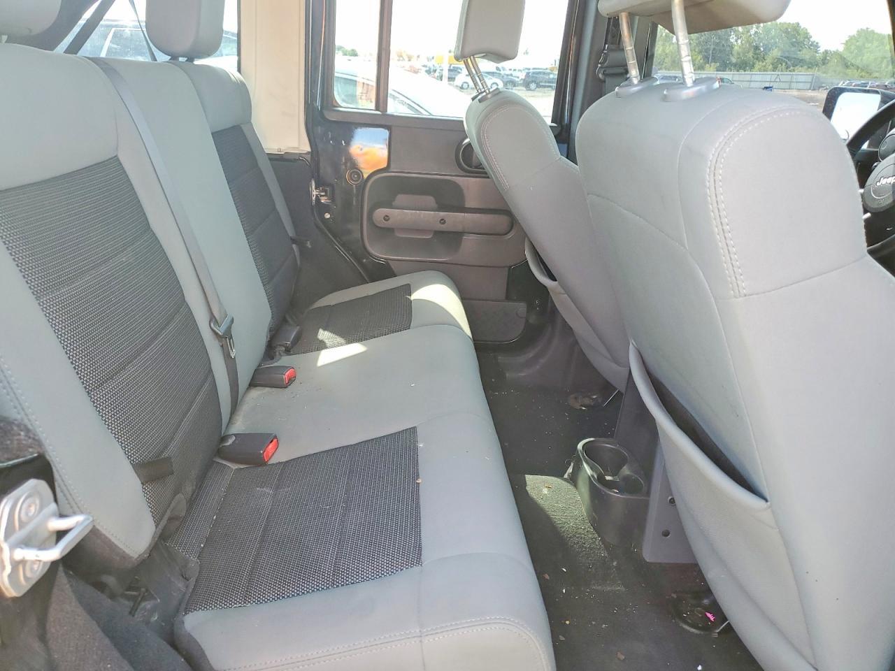 2010 JEEP WRANGLER UNLIMITED SPORT — Фото 10 из 12