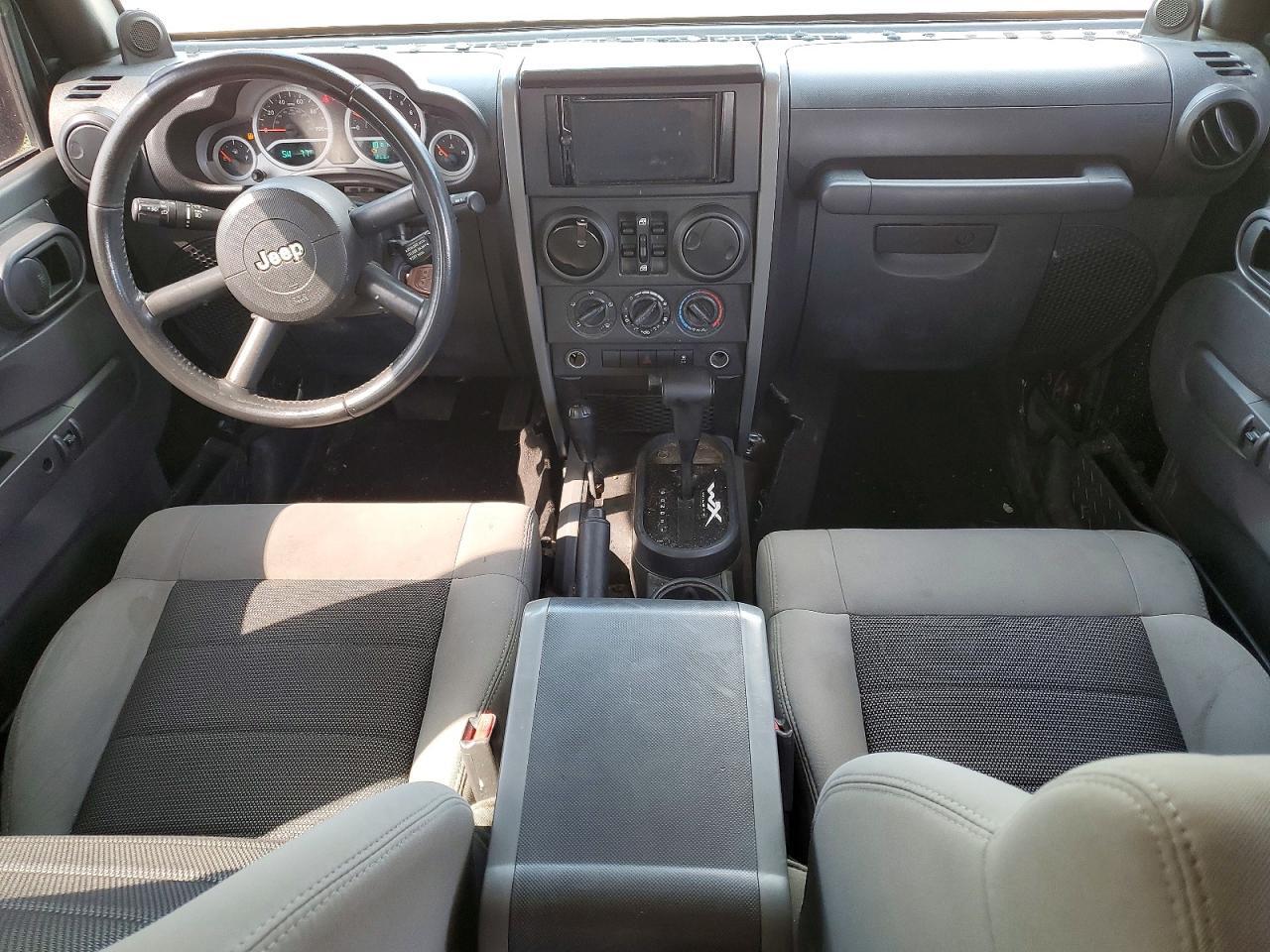 2010 JEEP WRANGLER UNLIMITED SPORT — Фото 8 из 12