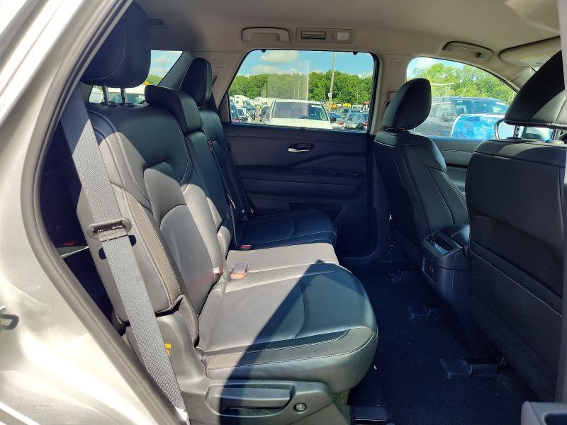 2025 NISSAN PATHFINDER SL — Фото 11 из 13