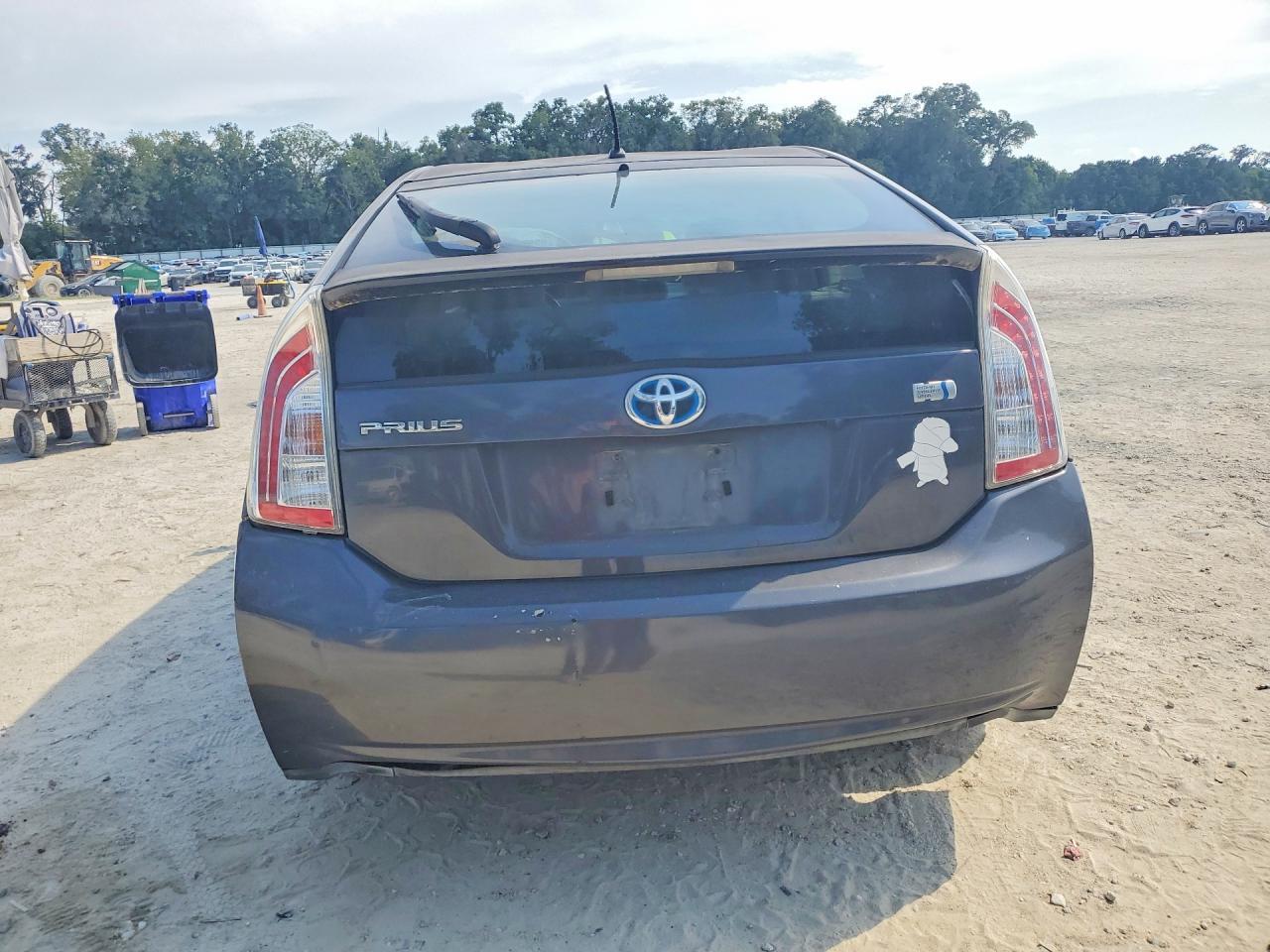 2013 TOYOTA PRIUS TWO — Фото 6 из 12