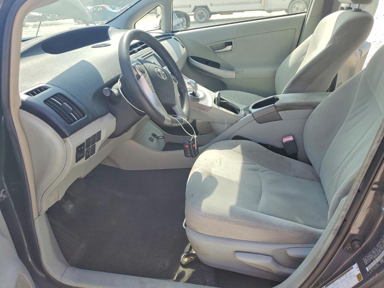 2013 TOYOTA PRIUS TWO — Фото 7 из 12