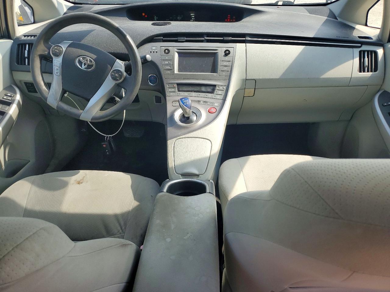2013 TOYOTA PRIUS TWO — Фото 8 из 12